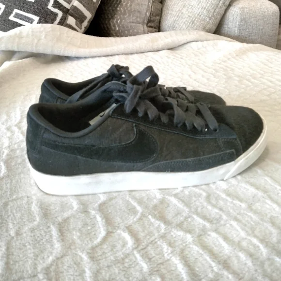 Nike Blazers Low Lux Shoes - Picture 1 of 6